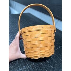 Vintage Longaberger small fruit Basket, Handwoven Dresden, Ohio USA